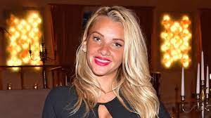 Benediction allison wakefield, mother of. Evelyn Burdecki Sorgt Fur Wirbel Um Ihren Beziehungststatus
