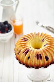 In un piatto mettere i frutti di bosco. Ciambella Ai Frutti Di Bosco Breakfast Sweets Sweet Recipes Bakery Cakes