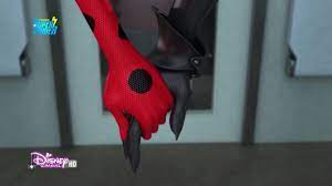 Ladynoir Holding Hands Miraculous Ladybug Cat Noir And Ladybug Miraculous Ladybug And Cat Noir