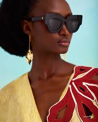 Christie Brown est à Abidjan. Nous avons toujours imaginé un espace pour la  femme CB francophone — audacieuse, gracieuse et infiniment puissante. Ce  moment est arrivé. Bienvenue chez vous. Rendez-vous à la