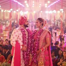 21 Ravishing Wedding Varmala Designs To Flaunt Gracefully This Wedding Season The gota flowers on the frame and hanging roses add a touch of glamour to the otherwise simple phoolon ki chadar. 21 ravishing wedding varmala designs to