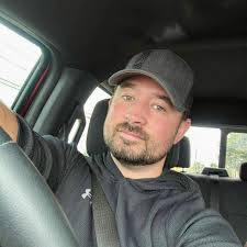 Thinking about a 7' or 8' hot tub. I'm 6'2" and my wife is 5'6". Lounger  seat or no lounger seat? Any recommendations