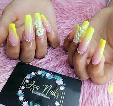 Quieres aprender como poner las uñas acrilicas facil y tonos y combinaciones del color azul en uñas para este 2021. Isa Nails Unas Acrilicas Color Amarillo Neon Detalle Facebook