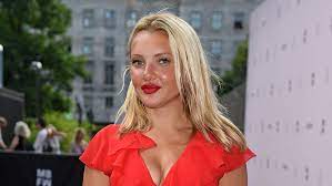 Evelyn burdecki is on facebook. Evelyn Burdecki Liebes Hammer Er Ist Ihr Neuer Freund Intouch
