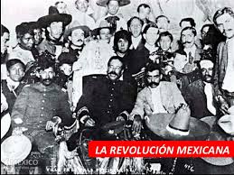Gracias a que, con cámara al hombro, decidieron seguir muy de cerca los pasos de los principales actores de la revolución mexicana, existe hoy un archivo tan amplio sobre las fotos de los casasola durante la revolución que es muy probable que ya hayas visto alguna de sus fotos en varios lugares. Revolucion Mexicana