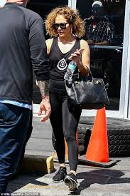 Jennifer lopez went all out again on thursday, this time boldly combining busy black and white patterns to dramatic effect as she stepped out of an appointment. Jennifer Lopez Shows Off Her Gym Honed Physique In Tank Top And Leggings As She Sports Curly Locks Daily Mail Online