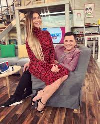 Vezi cine prezinta emisiunea de pe protv, la ce ora e difuzata si cine sunt invitatii. Lora Inlocuitoarea Adelei Popescu La VorbeÈ™te Lumea Dcnews