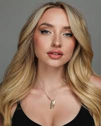 Estela Jauregui's Instagram, Twitter & Facebook