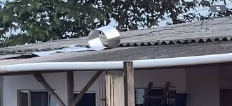 Jovem cai de telhado ao tentar escapar de tiros em Paranaguá