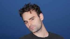 Alex Lustig's Instagram, Twitter & Facebook