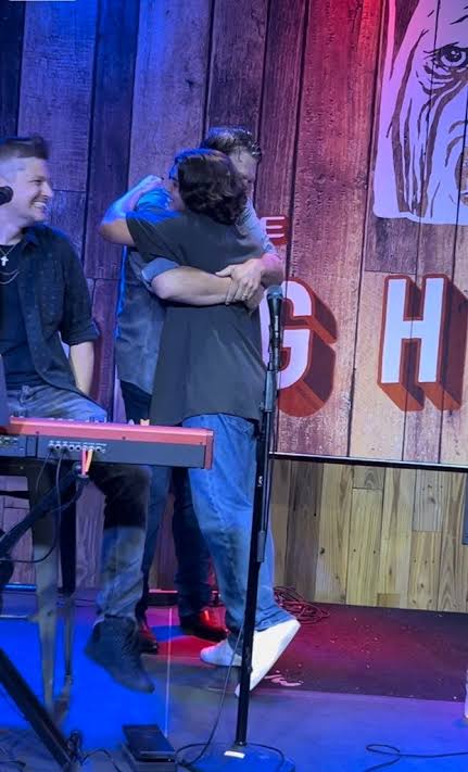 Gwen Stefani's son Kingston sings at Blake Shelton's Oklahoma bar