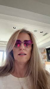 What’s up with the sound?!🤣 you are all wonderful! Jacqui Fox Music.