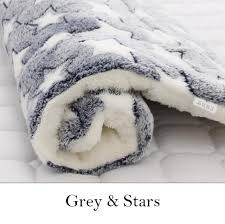 Everyone who owns a cat knows that stepping on cat litter is no pleasant experience. Winter Warm Dog Bed Soft Fleece Pet Blanket Cat Litter Puppy Sleep Mat Super Pet Supply 2021