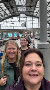 Holiday glam anyone? Do y'all ever go elegant for your holiday decor?