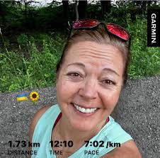 2425🏃‍♀️💥🇺🇦🌻Cool nights, warm days lately! Perfect for early runs! ✌🏼  60 min yoga 🧘🏼‍♀️ Keep smiling 🙂 Happy run & ba safe always 💕