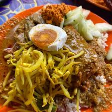 Nasi kandar is a popular northern malaysian dish, which originates from penang. Nasi Kandar Pekan Lama Ipoh Perak
