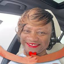 Carolyn Fogle's Instagram, Twitter & Facebook