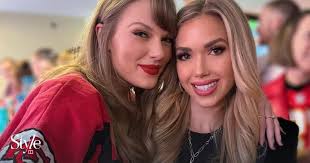 Meet Gracie Hunt, Taylor Swift's pal and Kansas City Chiefs' billionaire  owner Clark Hunt's daughter: her soccer dreams were dashed, but she's a  beauty queen, marathon runner, philanthropist and influencer