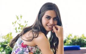 Football player for @arsenal fc ⚽. Mesut Ozil New Girlfriend Hot Photos Of Wag Amine Gulse