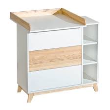 Sa hauteur peut permettre son utilisation en table à langer. Commode Avec Plan A Langer Amovible Nordik Pour Bebe