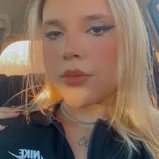 Helena Voigt (@voigt_helena)