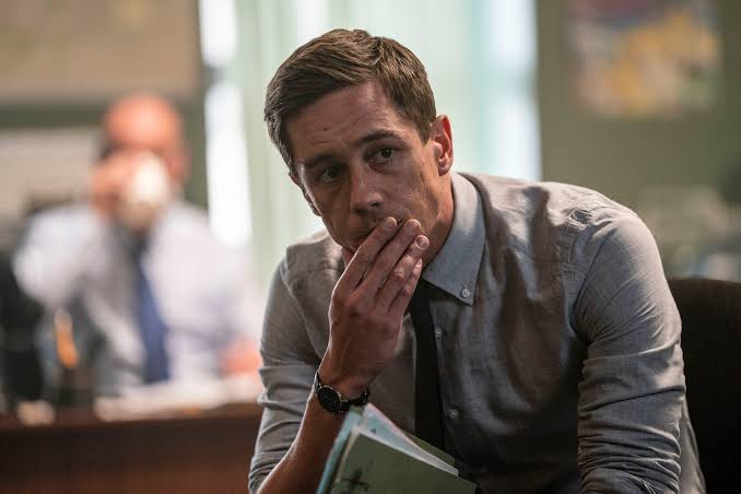 Ireland-set detective drama with "countless plot twists" goes to number 1  in Netflix's UK chart