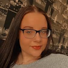 Shelley Pascoe's Instagram, Twitter & Facebook