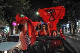 Me Kosovën a me Shqipërinë: Dilema e grupeve të tifozëve të Kosovës