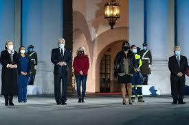 Perú decretó el viernes dos días de duelo nacional por el deceso del diplomático peruano javier pérez de cuéllar, secretario general de la onu de 1982 a 1991, fallecido el miércoles a los 100 años de edad. Hems Tkwjlfpfm