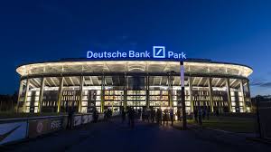 Dauer, kosten & wechselkurse der deutschen bank bei auslandsüberweisungen vergleichen und sparen. Neuartiges Stadionerlebnis Innovative Produkte Wie Eintracht Frankfurt Und Die Deutsche Bank Digitale Massstabe Setzen Wollen