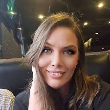 Roseville Christian Financial 27454 Gratiot Passersby Caller reporting a  employee locked inside the vestibule. Unit