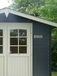la cabane au fond du jardin la source d angele abris de jardin peints chalet de jardin cabane jardin