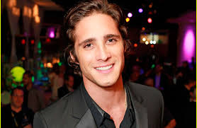 Boneta estelariza “Campamento del terror”