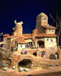 Les Arts De La Creche Nadine De Trans En Provence Creche De Noel Maison De Noel Creche