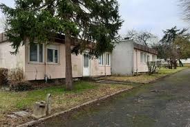 A Mondeville L Ancien College Devenu Squat Sera Detruit Pour Construire Des Logements Liberte Caen
