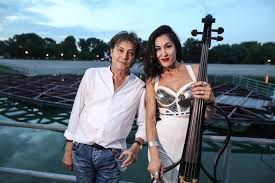 Vladimir vlado kalember is a croatian pop singer. Vlado Kalember Porucio Bivsoj Supruzi Da Ce Za Nju Uvijek Ostati Nedostizan Tportal