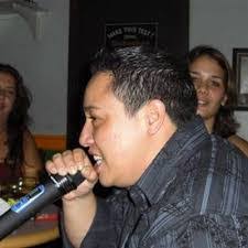 Caren Gomes's Instagram, Twitter & Facebook