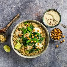 La quinoa è una pianta erbacea della famiglia delle chenopodiaceae, come gli spinaci o la barbabietola. Insalata Di Quinoa Con Spinaci Invernali E Hummus Quinoa Coop Ch