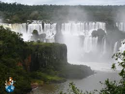 Cataratas del iguazú con su flora característica.jpg. Cataratas Iguazu Lado Brasileno Y Ciudad Del Este Paraguay Callejeando Por El Planeta