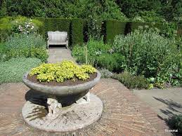 sissinghurst castle les plantes medicinales photo de le jardin anglais sissinghurst castle mon jardin de ros jardin anglais jardin mediterraneen plante