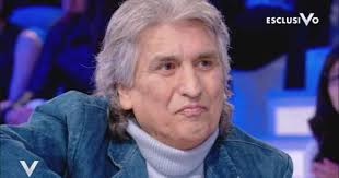 Maurizio mattioli ci regala un momento della sua straordinaria romanita interpretando io non piango un emozionante. I Grandi Successi Di Toto Cutugno