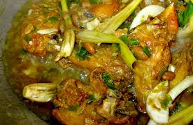 The fried chicken is crispy on the outside, aromatic, moist, and tender on the inside. Resepi Sedap Ayam Serai Berlada Gerenti Menjilat Jari