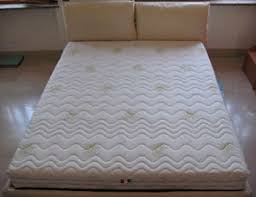 Decisamente meno impegnativo di un letto matrimoniale e, al contempo, più ampio e confortevole di un letto singolo, il letto a una piazza e mezza è la soluzione. Letto Matrimoniale Alla Francese Che Cos E Casa E Stile Arredamenti