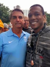 Resultado de imagem para bolsonaro com pessoa negra