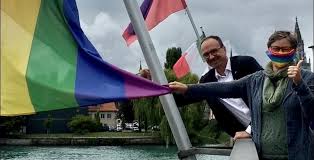 Das fordert jetzt der stadtrat. Fur Toleranz Und Vielfalt Konstanz Verankert Regenbogenflagge Im Stadtbild Obm