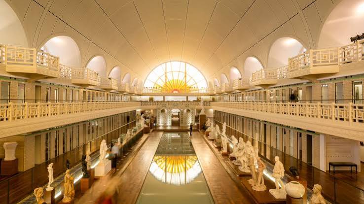 Exterior view of La Piscine – Musée d'Art et d'Industrie André Diligent