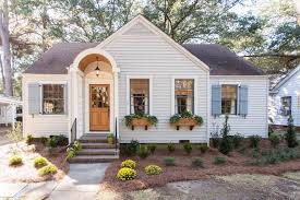 Home Town S Erin And Ben Napier Welcome A New Military Family To Town And Help Them Transform A Plain Drab Box Of Home Town Hgtv House Exterior Cottage Homes