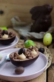 Oeufs Au Chocolat Pour Le Dessert De Paques Dessert Paques Recette Paques Gateau Oeufs De Paques Chocolat