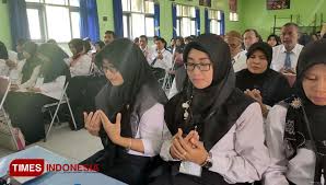 Jawablah pertanyaan di bawah ini dengan singkat dan jelas ! Cetak Kepala Sekolah Hebat Ratusan Calon Kepala Sekolah Di Lamongan Digembleng Times Indonesia
