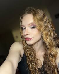 Molly Granger's Instagram, Twitter & Facebook